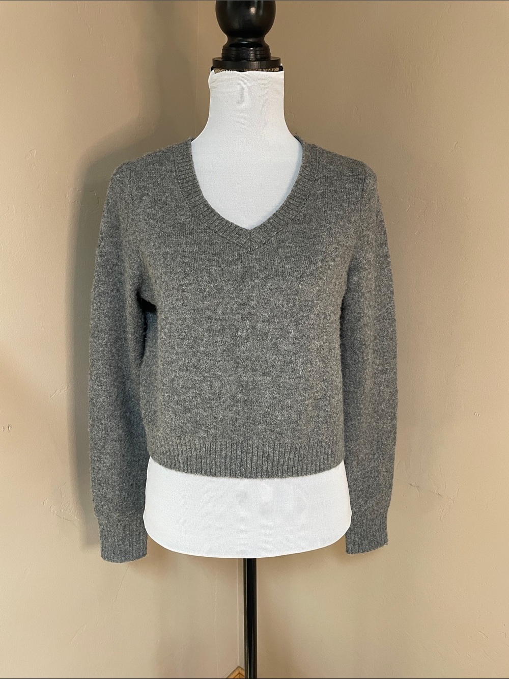 American Eagle Women's V-Neck Cozy Knit Sweater Gray, Small